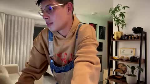 Snapshot of morgan_hiller chatting on October 2025 01:48:02 AM   online show from October 2025 01:48:02 AM