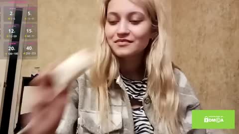 Eva is here now  help me get 50 thumbs up pls  online show from April 2026 09:37:02 PM