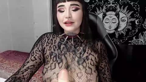 Morgan Moon online show from November 2025 04:40:02 PM