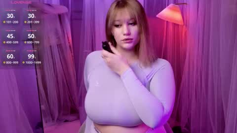 Snapshot of morvelyn chatting on November 2025 07:13:01 PM morvelyn online show from November 2025 07:13:01 PM