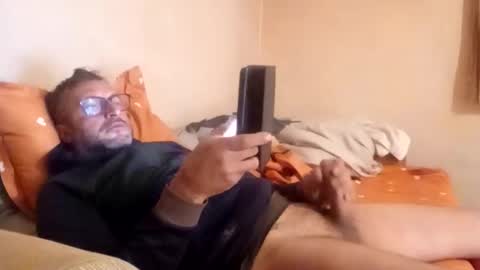 Snapshot of mospeleu chatting on May 2026 06:09:01 AM Nomadu online show from May 2026 06:09:01 AM