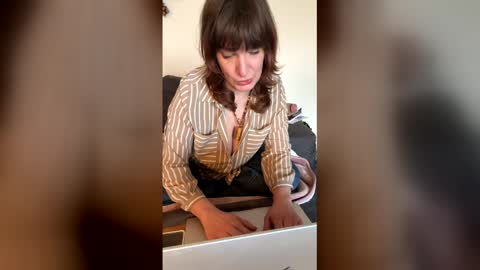Snapshot of mossy_mommy chatting on April 2026 12:44:02 PM Mossy Mommy online show from April 2026 12:44:02 PM