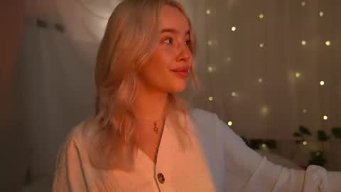 Snapshot of mother__of__dragons chatting on September 2025 09:28:02 PM  Deni and Jett my weekly schedule online show from September 2025 09:28:02 PM