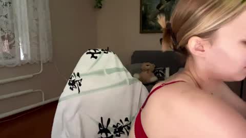 Snapshot of motreal chatting on May 2026 01:07:02 PM Montreal online show from May 2026 01:07:02 PM