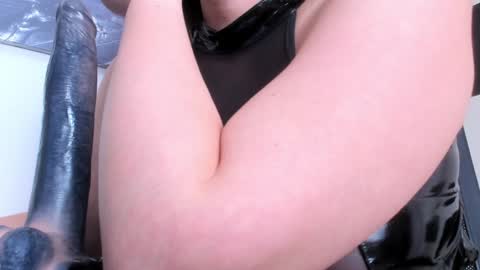Snapshot of mount_doom_queen chatting on February 2025 10:13:01 PM QUEEN CLARA online show from February 2025 10:13:01 PM