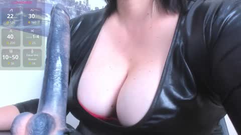 Snapshot of mount_doom_queen chatting on September 2025 07:35:01 PM QUEEN CLARA online show from September 2025 07:35:01 PM
