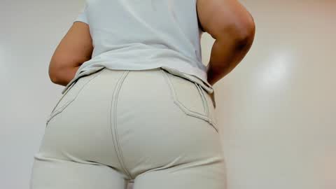 Snapshot of moxa_hot chatting on January 2025 01:53:01 PM moxa hot online show from January 2025 01:53:01 PM