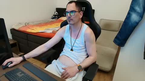 Snapshot of mp_mann chatting on April 2026 09:12:01 PM mpmann online show from April 2026 09:12:01 PM