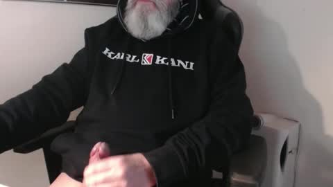 mr_boombastic2021 online show from December 2025 10:32:01 AM