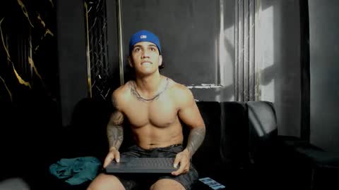 mr_maximo online show from December 2025 09:11:02 PM