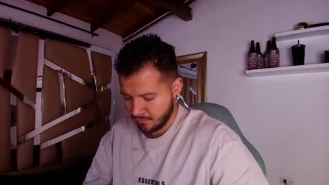 MIKEE online show from October 2025 03:04:01 AM