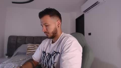 MIKEE online show from November 2025 03:07:01 AM