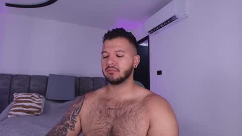 MIKEE online show from November 2025 03:07:01 AM