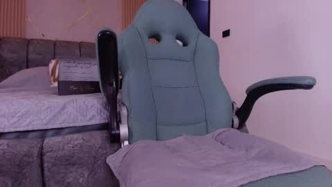 MIKEE online show from March 2026 04:06:01 AM