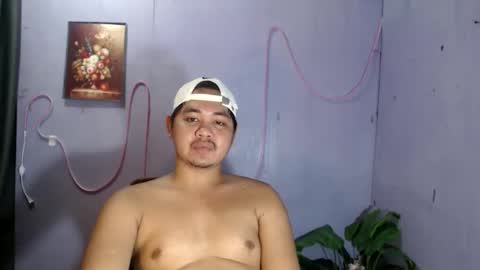 Snapshot of mr_olivercummerx chatting on May 2026 04:28:02 AM mr_olivercummerx online show from May 2026 04:28:02 AM