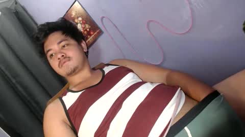 Snapshot of mr_olivercummerx chatting on May 2026 04:15:01 PM mr_olivercummerx online show from May 2026 04:15:01 PM