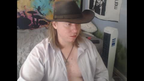 mr_strawberry online show from April 2026 06:27:01 PM