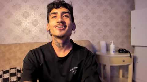 Snapshot of mr_strike chatting on November 2025 03:05:01 AM MR online show from November 2025 03:05:01 AM