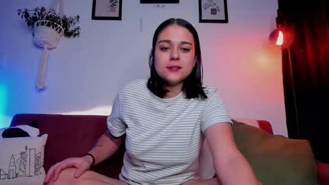 Laura online show from November 2025 10:42:02 PM