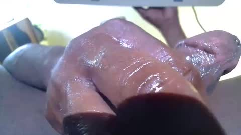 Snapshot of mrgsm975 chatting on October 2025 05:07:01 AM GSpotMassager online show from October 2025 05:07:01 AM