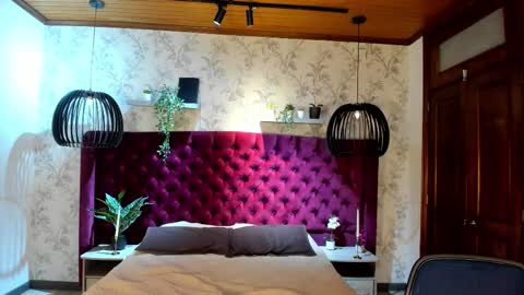 mrjustin_ online show from November 2025 07:40:03 PM