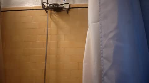 Snapshot of mrleather chatting on December 2024 11:06:02 PM mrleather online show from December 2024 11:06:02 PM