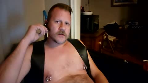 Snapshot of mrleather chatting on January 2025 12:43:02 AM mrleather online show from January 2025 12:43:02 AM