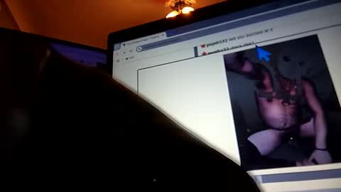 Snapshot of mrleather chatting on January 2025 03:18:02 AM mrleather online show from January 2025 03:18:02 AM