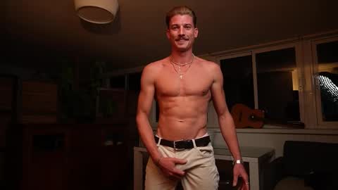 Mr Long online show from November 2025 10:01:01 PM