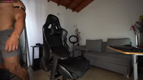 Luis    Instagram   online show from February 2025 02:13:02 PM