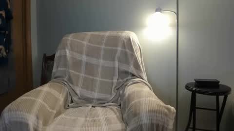 Snapshot of mromg007 chatting on April 2026 12:18:01 PM mromg007 online show from April 2026 12:18:01 PM