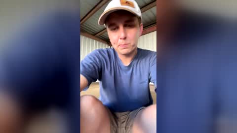 Snapshot of mrpittslee chatting on April 2026 11:51:02 PM mrpittslee online show from April 2026 11:51:02 PM