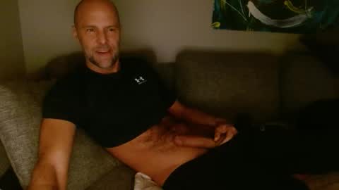 Snapshot of mrpornstar33 chatting on April 2026 04:32:02 AM Twinsoulsex online show from April 2026 04:32:02 AM