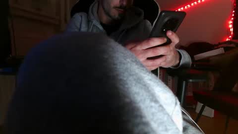 Snapshot of mrrogu3 chatting on April 2026 10:33:01 PM MrRogue online show from April 2026 10:33:01 PM