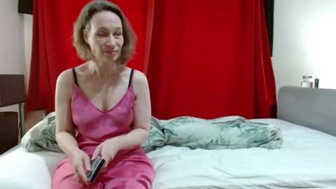 Snapshot of mrs_velvet_vixen_and_mr_stud chatting on April 2026 07:42:01 AM Mrs Velvet Vixen online show from April 2026 07:42:01 AM