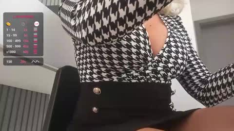 Snapshot of mrscummings chatting on October 2025 12:23:02 PM C online show from October 2025 12:23:02 PM