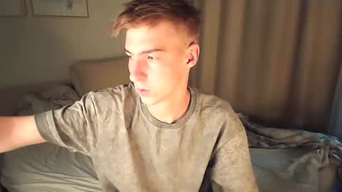 Adam online show from September 2025 04:01:02 AM