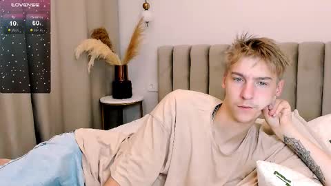 Adam online show from October 2025 06:16:02 PM