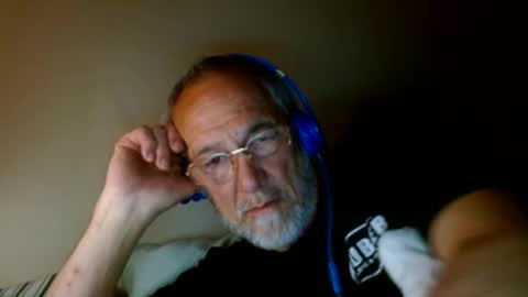 Snapshot of mrtease5 chatting on April 2026 04:49:02 AM mrtease5 online show from April 2026 04:49:02 AM
