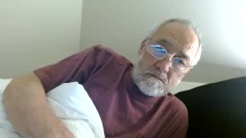 Snapshot of mrtease5 chatting on April 2026 04:04:01 AM mrtease5 online show from April 2026 04:04:01 AM