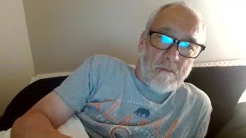Snapshot of mrtease5 chatting on April 2026 04:04:01 AM mrtease5 online show from April 2026 04:04:01 AM