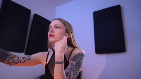 Snapshot of ms_lorelei chatting on March 2026 08:03:01 PM Lore online show from March 2026 08:03:01 PM