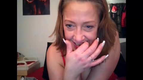 Snapshot of mswhitney618 chatting on December 2025 08:43:01 AM mswhitney618 online show from December 2025 08:43:01 AM