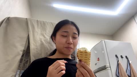 Mia online show from February 2026 10:08:01 PM