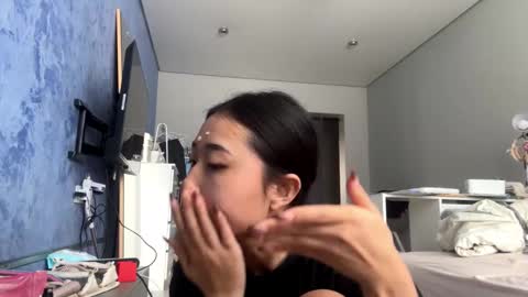 Mia online show from February 2026 04:06:01 AM