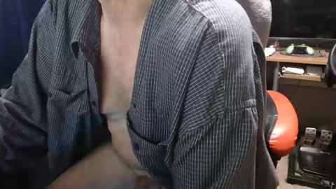 Snapshot of mulldoon1950 chatting on December 2025 12:58:02 PM mulldoon1950 online show from December 2025 12:58:02 PM