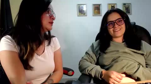 Dani and Alex online show from October 2025 02:44:01 AM