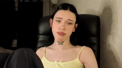 Snapshot of mun_poli chatting on April 2026 07:47:02 PM Polik online show from April 2026 07:47:02 PM