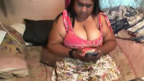 Snapshot of munniegalz1 chatting on January 2026 03:05:02 PM your angel online show from January 2026 03:05:02 PM