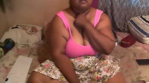 Snapshot of munniegalz1 chatting on March 2026 06:19:02 AM your angel online show from March 2026 06:19:02 AM